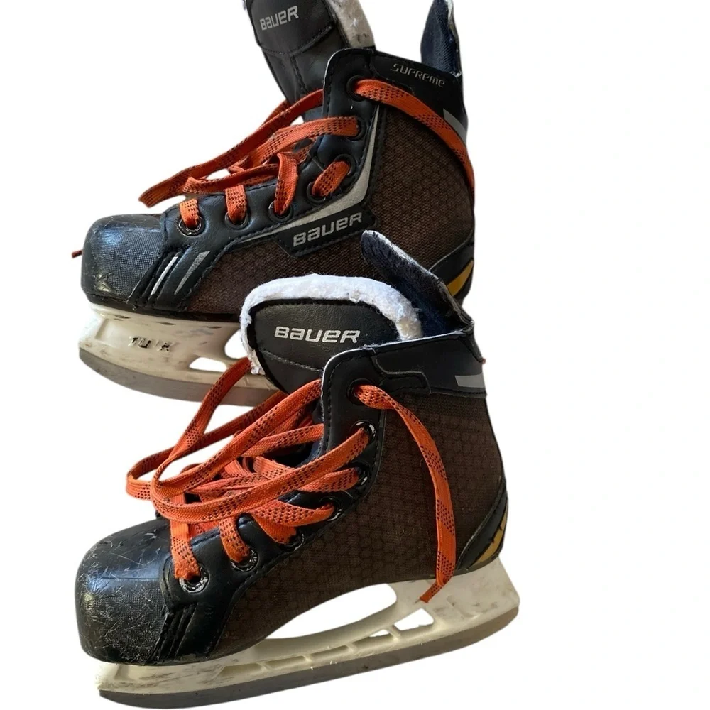 Bauer Supreme One.8, 4.5 D hockey skates, black orange laces